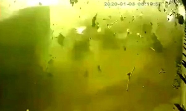 İşte İran'da düşen uçağın patlama anına ait görüntüler