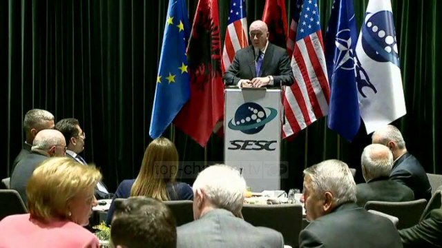 Gjenerali i NATO-s nga Tirana: Nuk është e vërtetë që SHBA kërkon të pushtojë Iranin