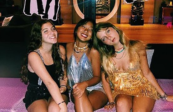 Jade Hallyday - après Marrakech, la fille de Laeticia prend du bon temps à Paris