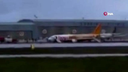 Sabiha Gökçen'de çamura saplanan uçak kaldırıldı