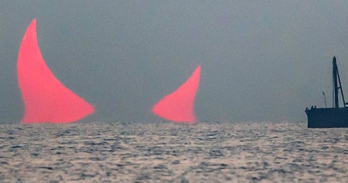 Il immortalise un lever du soleil en forme de « cornes du diable » : magnifique