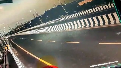 Coimbatore: Car crash in a bridge CCTV footage - Video