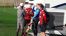 Le Standard en stage à Marbella: Mbaye Leye salue les joueurs de Zulte Waregem