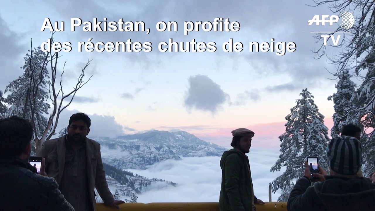 Au Pakistan, on profite de la neige dans un paysage somptueux