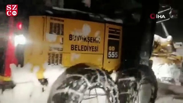 Adana’da kar ve yağmur hayatı felç etmeye devam ediyor