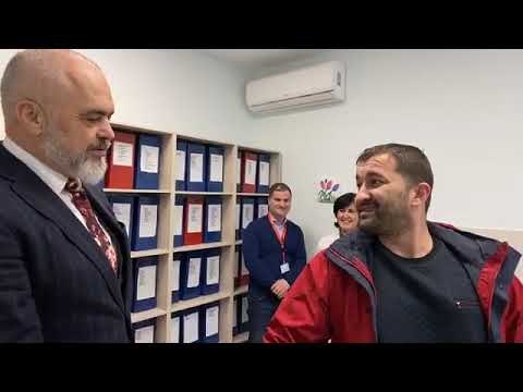 Rama në qendrën shëndetësore në Vorë: S'ka ku e ke apo ku s'e, mjeku e ka online kartën e shëndetit