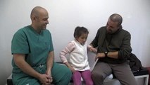 Skolyoz hastası kız koruyucu babası sayesinde sağlığına kavuştu