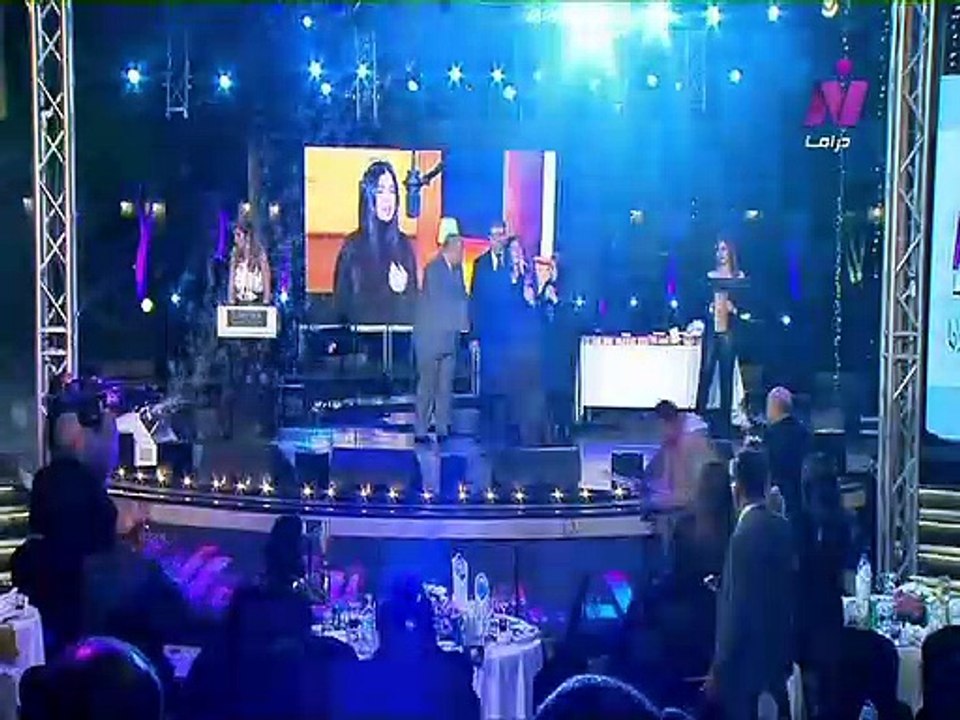 تكريم مريم عامر منيب في حفل نجوم الدراما 2019 بحضور أخواتها زينة ونور ووالدتهم ايمان الالفي