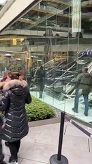 İstanbul'un lüks AVM'sinde kafenin çatısı çöktü