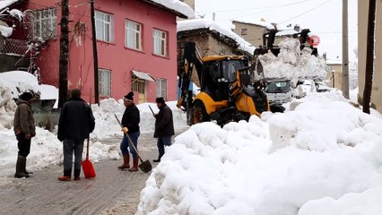 Konya’nın yüksek kesimlerinde kar etkili olurken okullar perşembe günü de tatil edildi