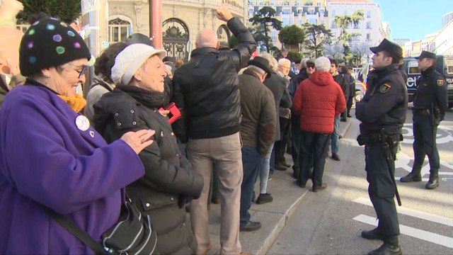 Concentración frente al Congreso en apoyo al Gobierno de coalición
