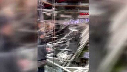 Avm'de kafenin çatısı çöktü