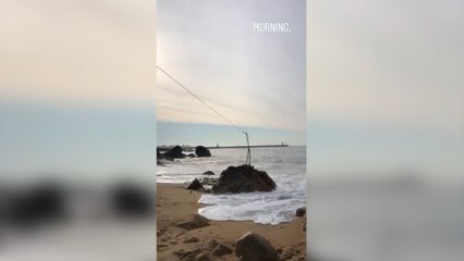 Sara Carbonero comienza el día paseando por la playa