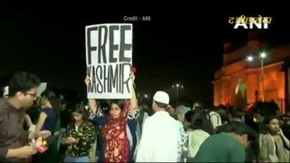 Mumbai में JNU Protest के दौरान Free Kashmir बैनर लहराने वाली मासूम दीदी के कीउट बहाने