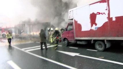 Ümraniye'de yatak imalathanesinde yangın