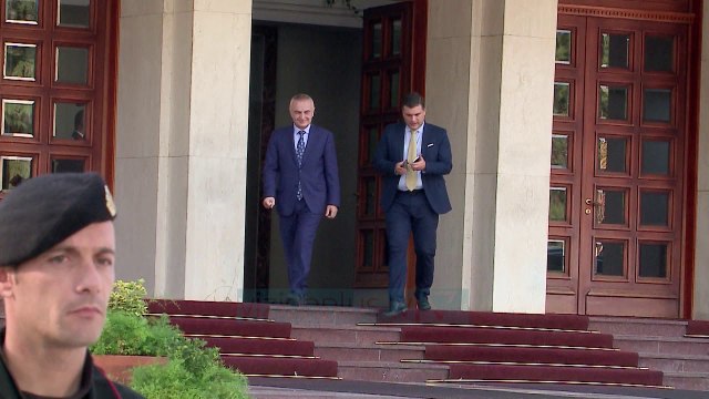 “Venecia” vjen në shkurt për Metën dhe konfliktin e Kushtetueses - Lajme - Vizion Plus