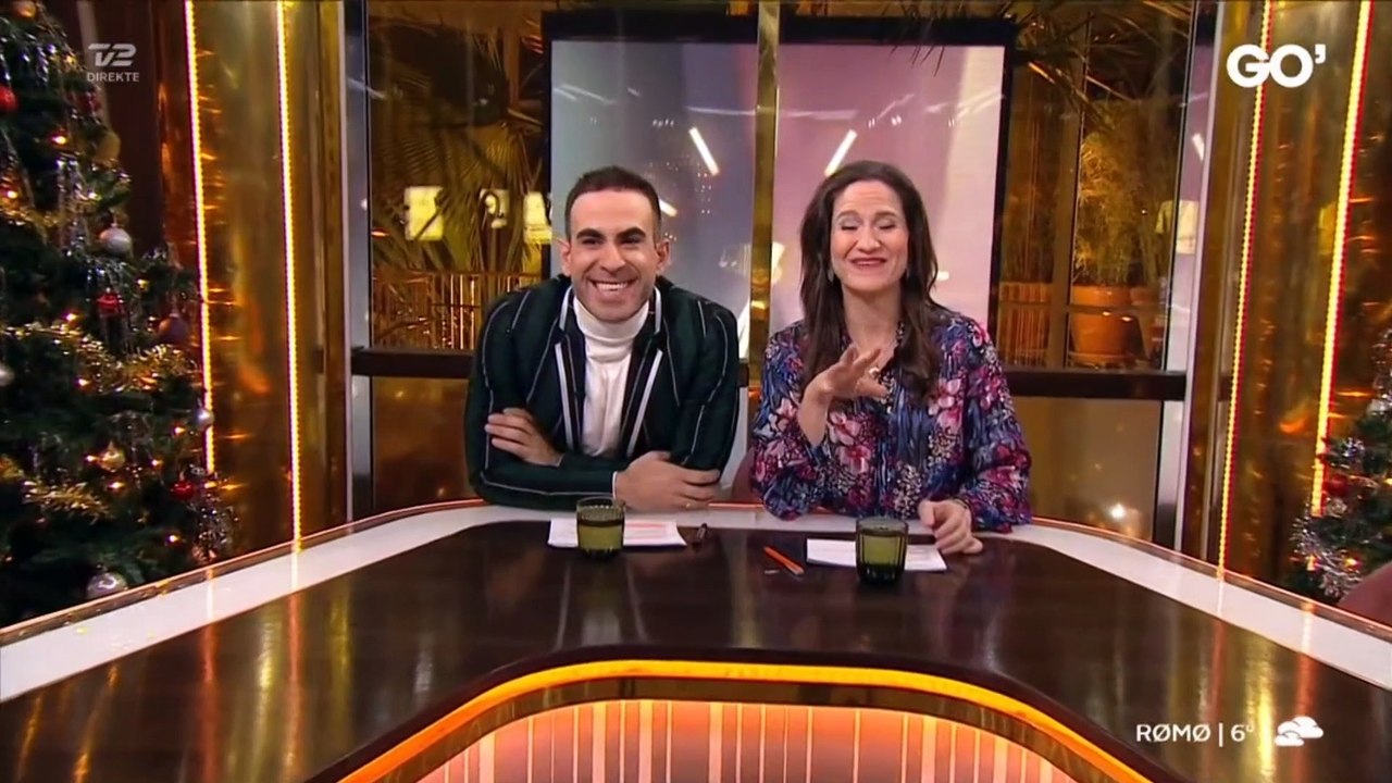 2; DRAMA - Ild i adventskrans på direkte tv og spot for Go Jul Danmark | Go Aften Live | TV2 Danmark