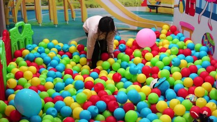 Kız oyunları. Niloya ile oyun alanına giden Nur Niloyayı Top Havuzunda Unutu!Çocuk Videom