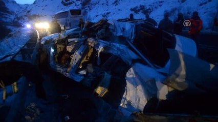 Otobüsle otomobilin çarpışması sonucu 1 kişi öldü, 1 kişi yaralandı