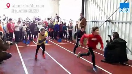 Les_jeunes de la section athlétisme du Stade Montois testent la piste couverte