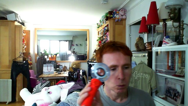 Wiwi égratigne l'heure déja d'Helena Noguerra