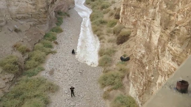 Le lit de cette rivière se remplit subitement : crue éclaire