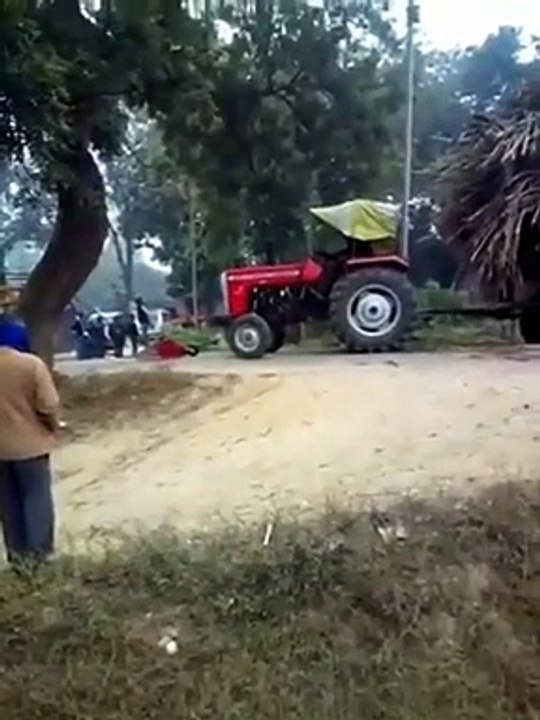 Un tracteur un peu trop chargé ne va pas résister...