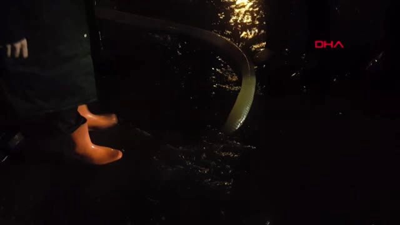 Ordu'da sağanak etkili oldu, yollar göle döndü