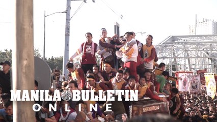 Hundreds of devotees flood Ayala Bridge to anticipate the black nazarene