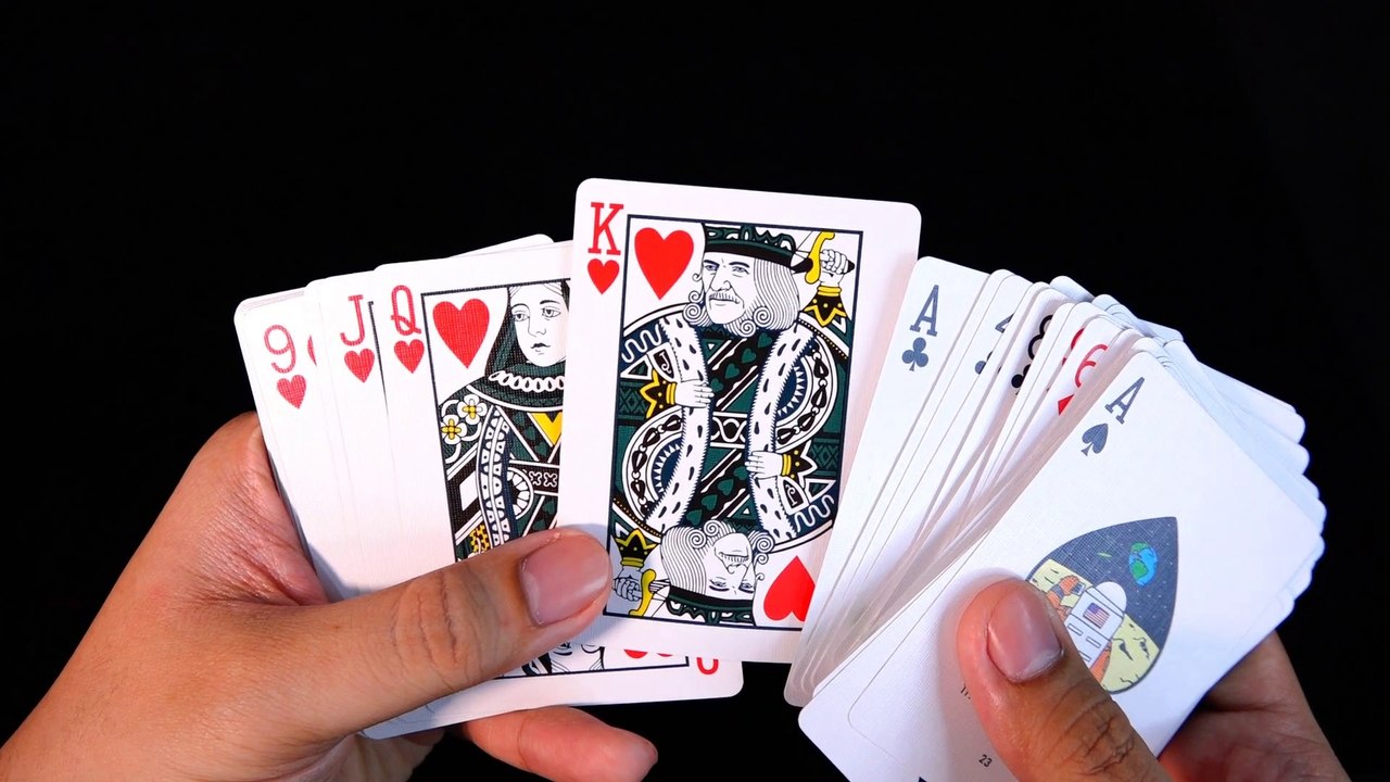 Deck Review: Orbit V6 Playing Cards
