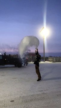 Boiling Water Turns to Snow in Negative Temperatures