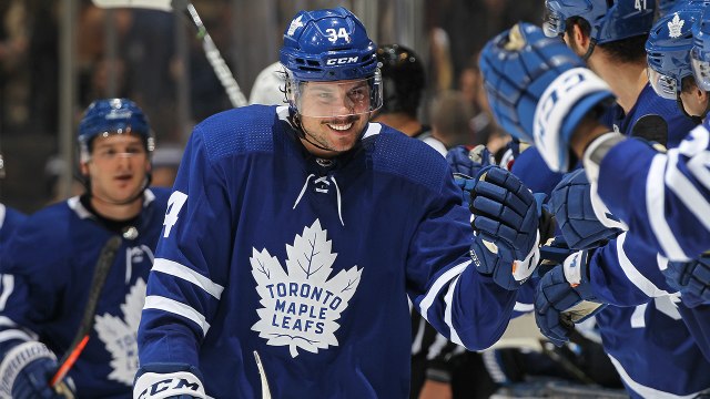 Matthews shines in loss, makes American history with 30th goal