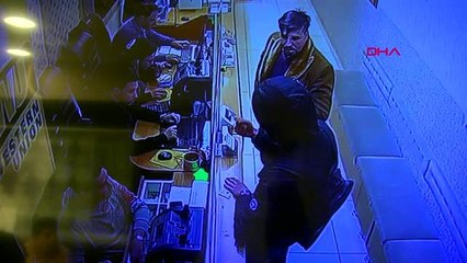 Esenyurt'ta döviz bürosundaki yumruklu kavga kamerada