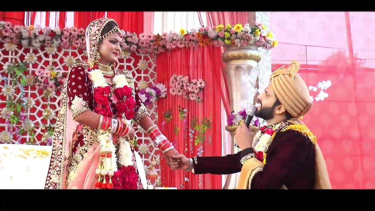 Groom_singing_for_his_bride