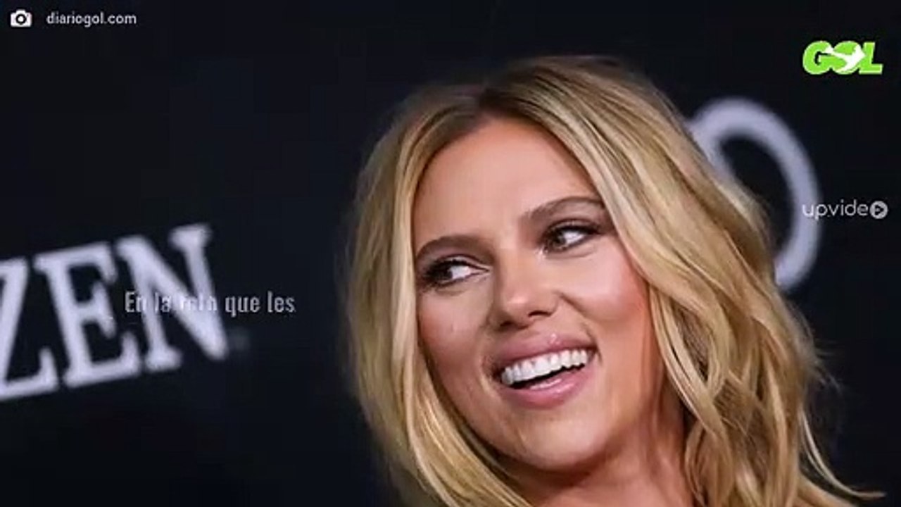 A Scarlett Johansson se le mueve la prótesis ¡y se ve una más grande que la otra!