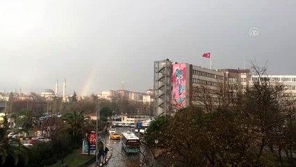 Gökkuşağı renkli görüntüler oluşturdu