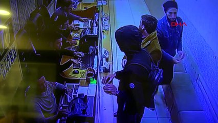 Esenyurt'ta döviz bürosundaki yumruklu kavga kamerada