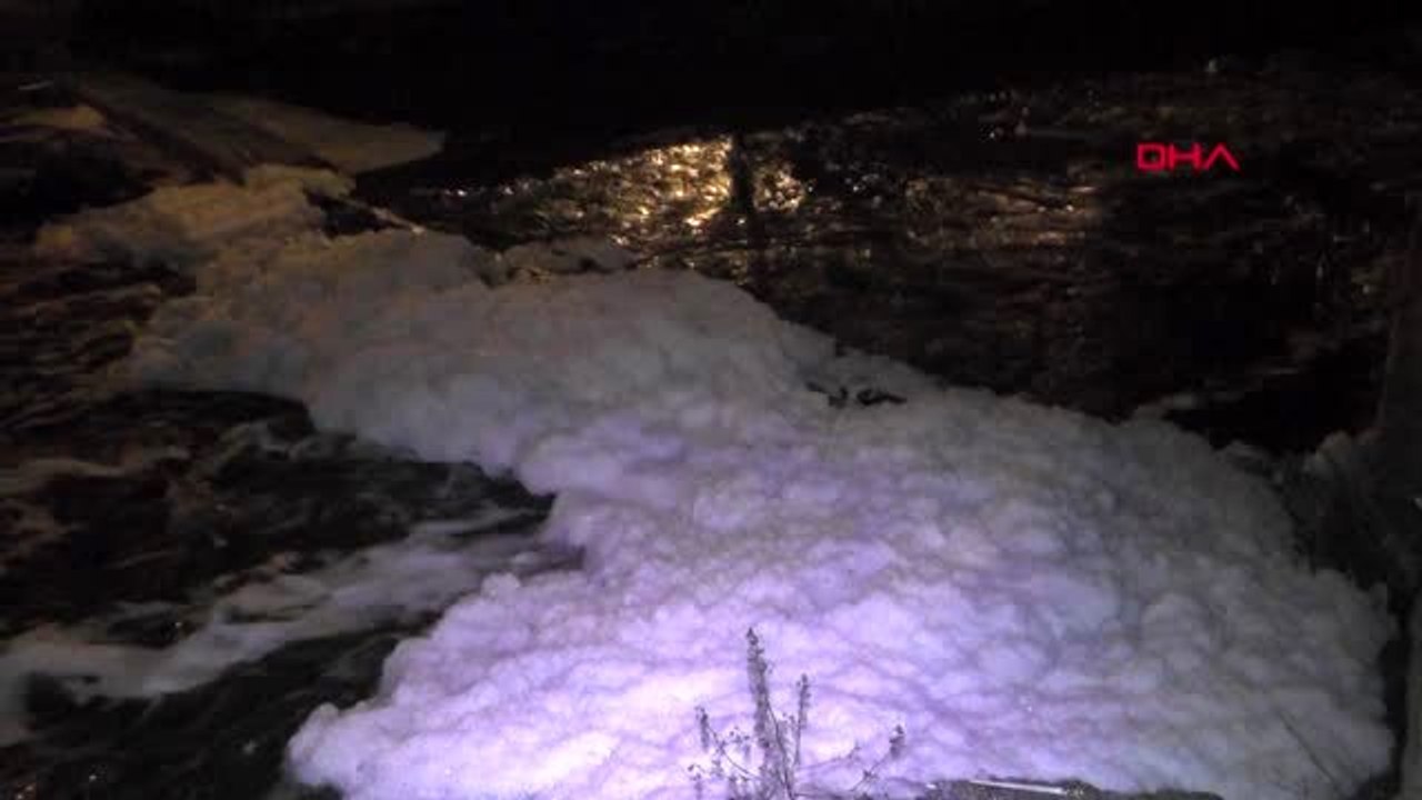 Erzurum-oltu çayı köpürdü