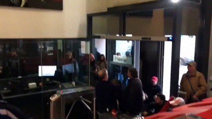 El PSOE, asaltado: Los okupas de Hogar Social Madrid se adueñan de Ferraz