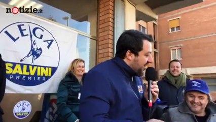Caso Gregoretti, Salvini in piazza ironizza "Ci vediamo in carcere" | Notizie.it