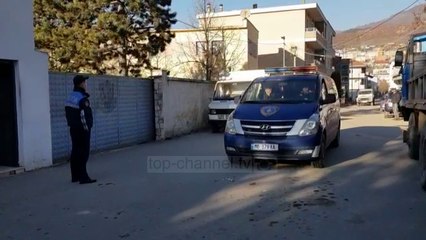 Konflikt mes familjeve/ Plagosin me mjet prerës policin, arrestohet një nga autorët