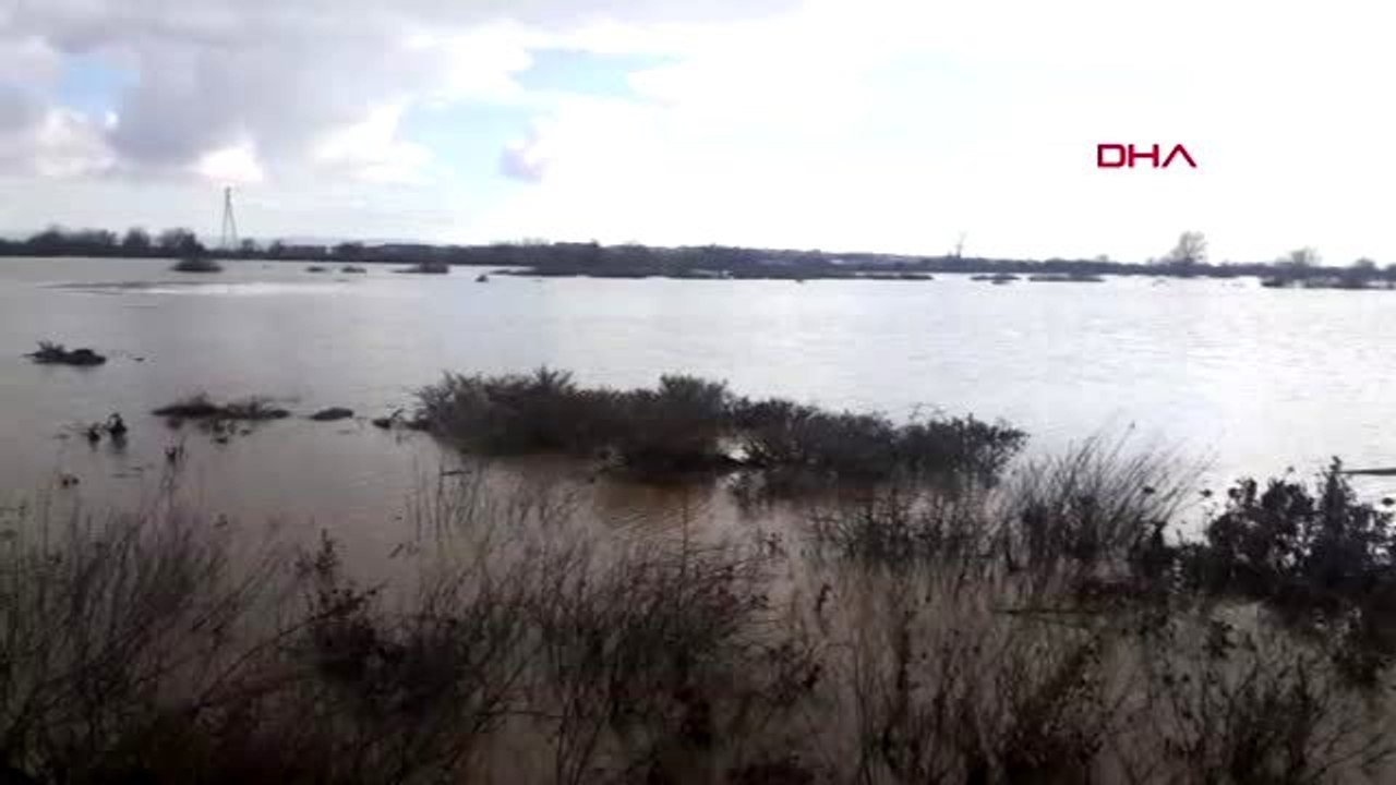 Karacabey ovası'nda, 3 bin dönüm tarım arazisi su altında