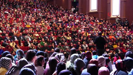 Hayati İnanç’ı görmek isteyen Gaziantepliler salona sığmadı