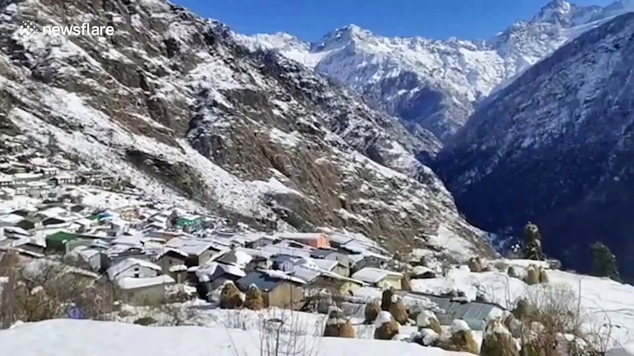Heavy snowfall blankets picturesque villages of northern India