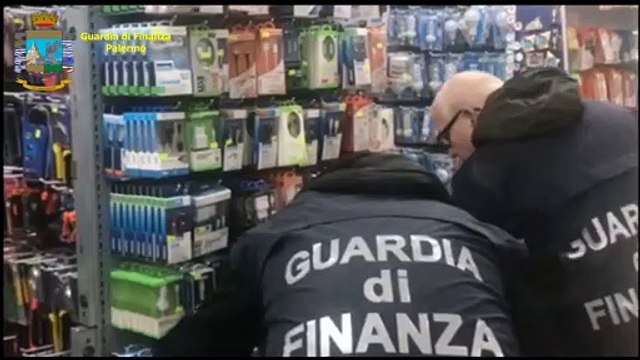 Palermo - Blitz in magazzini cinesi, sequestrati 32mila prodotti non a norma (09.01.20)