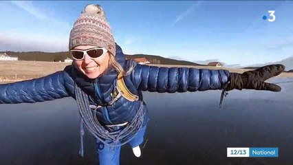 Suisse : le majestueux lac des Taillères se transforme en patinoire à ciel ouvert