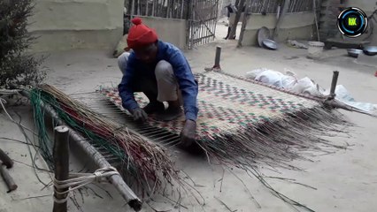 Traditional Way of Making Mat परमपरागत तरिकाले गुन्द्रि बनाउँदै ।