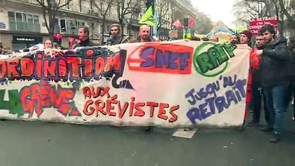 Franceses voltam às ruas contra reforma da Previdência