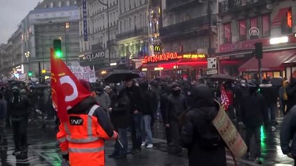 Fransa'da emeklilik reformu protestoları (5)