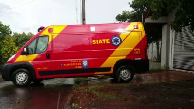 Mulher sofre queda em escada é socorrida pelo Siate no Bairro Claudete